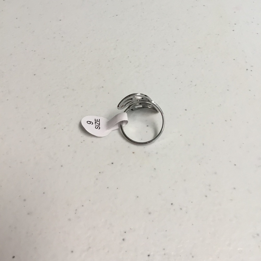 FASHION LEAF ๐ RING - Picture 7 of 9